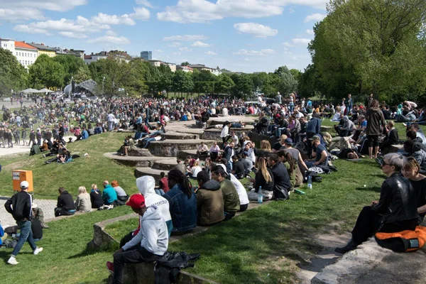 Berlin'de bir parkta uyuşturucu satıcıları için özel alanlar belirlendi