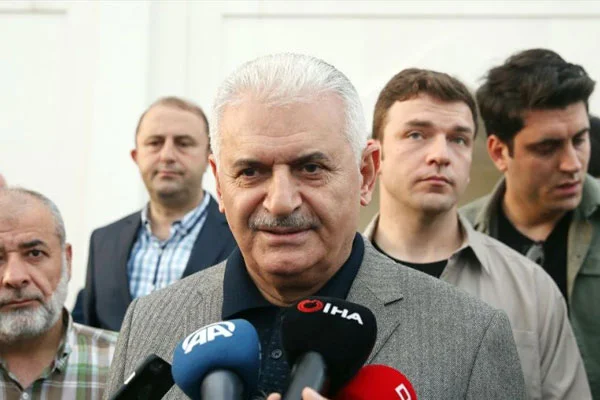Binali Yıldırım'dan sandık görevlisi açıklaması