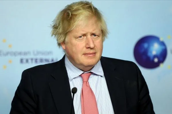 Boris Johnson liderlik için adaylığını açıkladı