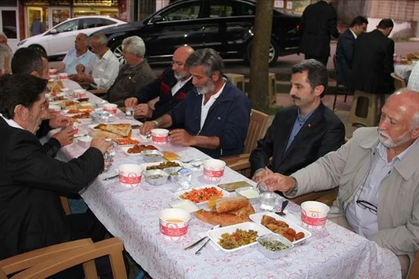 Bu mahallede iftarlar 118 yıldır birlikte yapılıyor