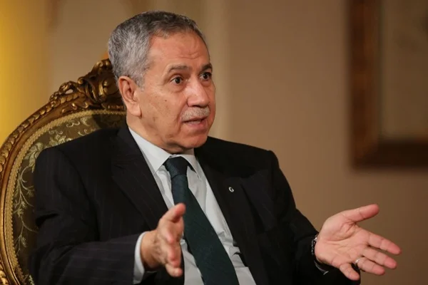 Bülent Arınç'tan 'Abdullah Gül' ve 'Ahmet Davutoğlu' açıklaması