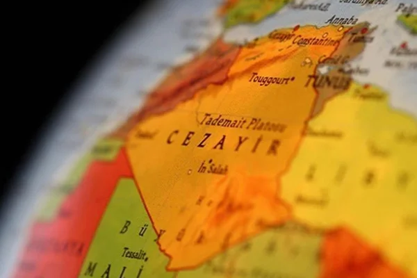 Cezayir'de başsavcı görevden alındı