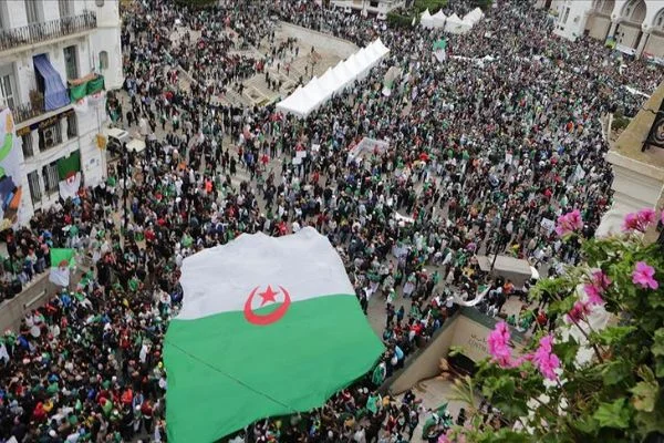 Cezayir'de sokağın geçiş dönemi için istediği isim İbrahimi