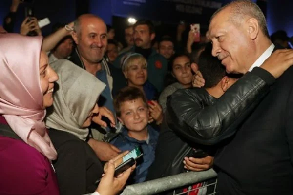Cumhurbaşkanı Erdoğan Yenikapı'da vatandaşlarla bir araya geldi