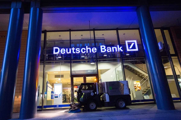 Deutsche Bank'ın hisseleri çakıldı