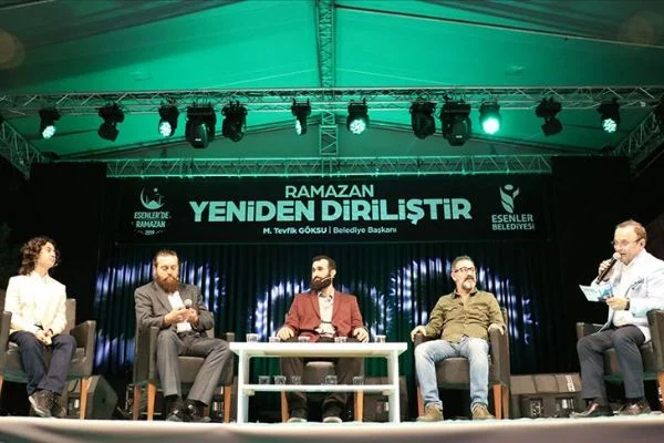 'Diriliş: Ertuğrul'un oyuncuları hayranlarıyla buluştu