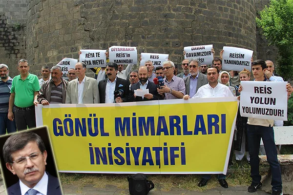 Diyarbakır'da Davutoğlu açıklaması: Kutlu davamızı sırtından hançerlemek isteyenler bu şehre gelmesinler
