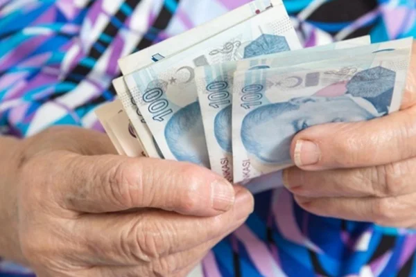 Emeklilere bayram ikramiyesi 31 Mayıs'ta ödenecek