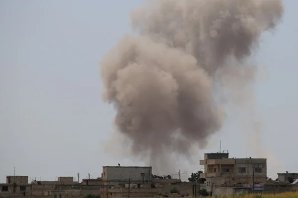 Esed rejimi İdlib'i bombalıyor: 10 sivil yaşamını yitirdi
