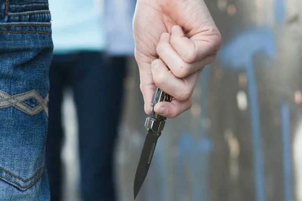 Esenyurt Belediyesi'nde bıçaklı şahıs alarmı