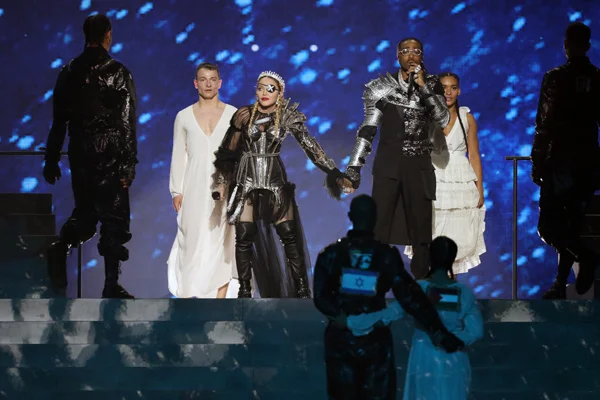 Eurovision: Madonna'dan Filistin ve İsrail bayraklı performans