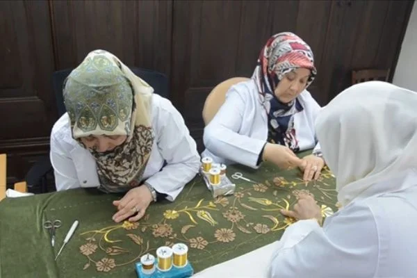 Hanedan türbelerindeki 'puşide'leri yeniliyorlar