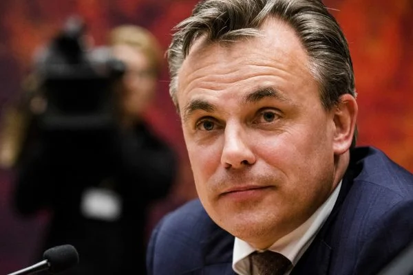 Hollanda'da 'sığınmacıların suçu gizlendi' iddiası istifa getirdi