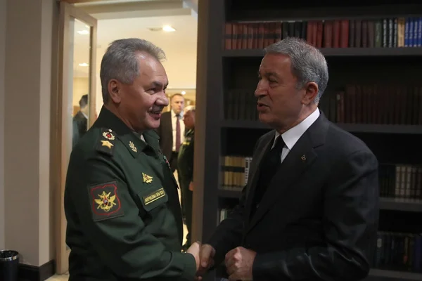 Hulusi Akar Rus mevkidaşı ile görüştü