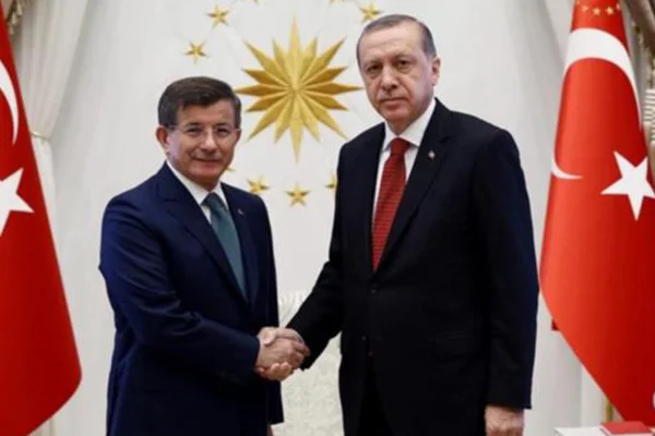 Hürriyet yazarı Abdulkadir Selvi'nin iddiası: Erdoğan, Davutoğlu'nun ihraç edileceği sinyalini verdi