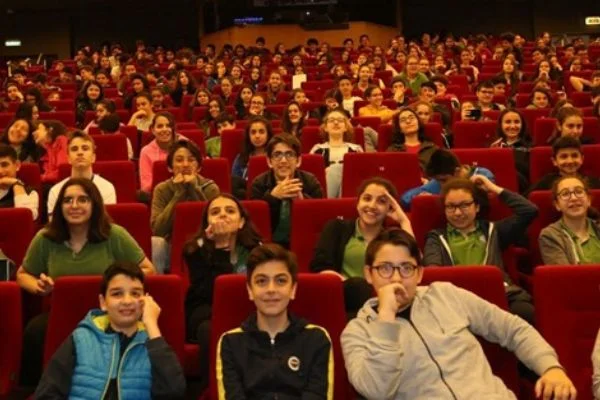 İBB'den LGS'ye hazırlanan öğrencilere geleceğe ilk adım konferansları