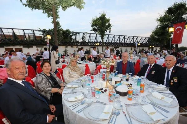 İBB, Şehit yakınları ve gazileri iftarda buluşturdu