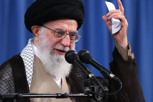 İran'ın dini lideri Hamaney: ABD geri adım atmak zorunda kalacak