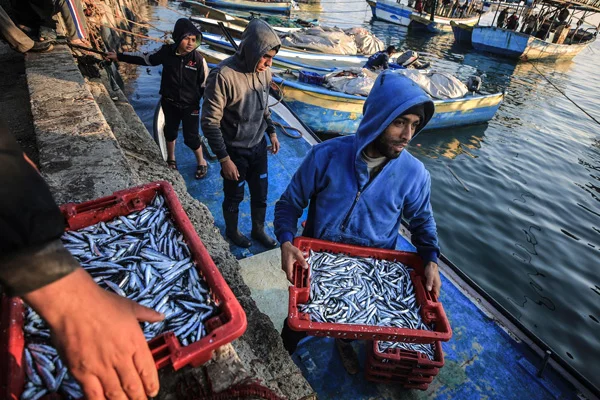 İsrail Gazze'deki balıkçıların avlanma mesafesini 15 mile çıkardı