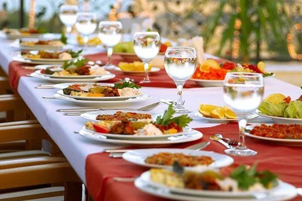 İstanbul'da '5 yıldızlı' iftar kişi başı 400 lirayı aşıyor