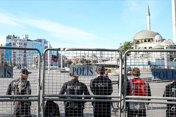 İstanbul'da polise mukavemette bulunan 137 kişi gözaltına alındı