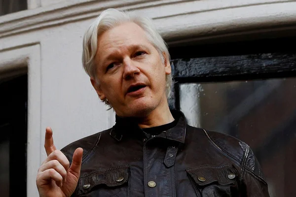 İsveç'ten Assange hakkında yeni tutuklama talebi