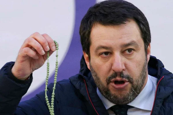 İtalyan Salvini, İslâm'a olan ilgiden rahatsız: Avrupa İslâmcı halifelik haline dönüşüyor