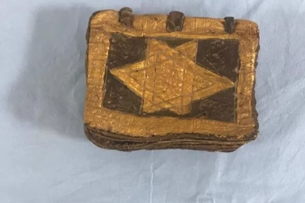 İzmir'de bin 500 yıllık İbranice kitap ele geçirildi