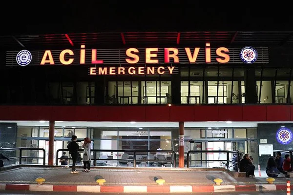 İzmir'de bir genç ailesine 'şerbet' diye siyanür içirdi