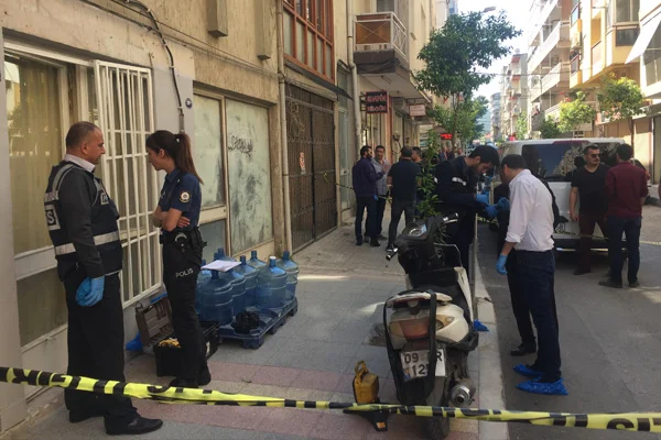 İzmir'de su dağıtımı yapan 2 genç evde ölü bulundu