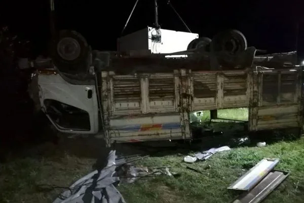 Kaçak göçmenleri taşıyan kamyon devrildi: 5 ölü, 37 yaralı