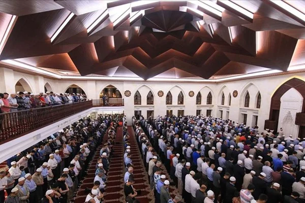 Kadir Gecesi yurt genelinde idrak ediliyor