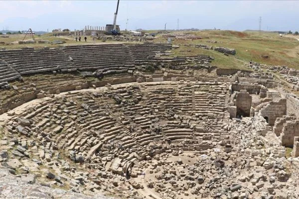 Laodikya'nın 2 bin 200 yıllık tiyatrosu kapılarını ziyaretçilere açacak