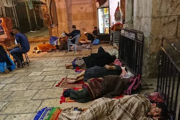 Mescid-i Aksa'ya alınmayan Filistinliler giriş kapılarında itikafta
