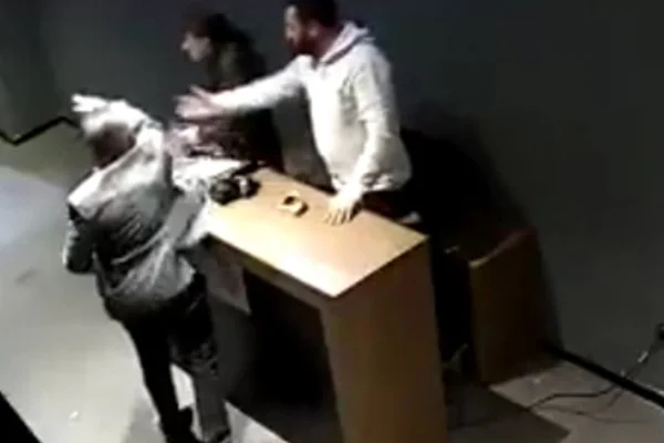 Meydan Beşiktaş'ın sahibi Şahin Şeker'in kadın çalışanı darp ettiği anlar