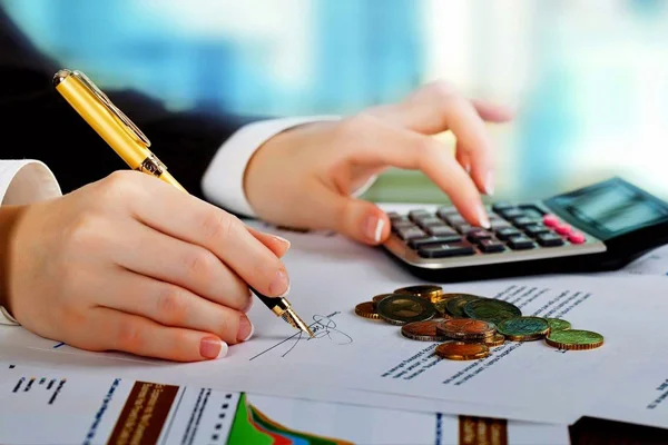 Nisanda bütçe 18.3 milyar lira açık verdi