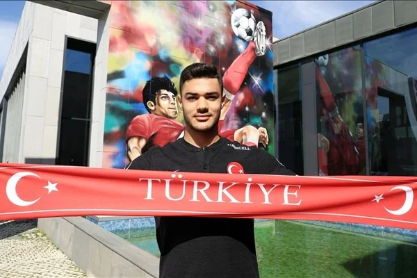 Ozan Kabak ameliyat oldu