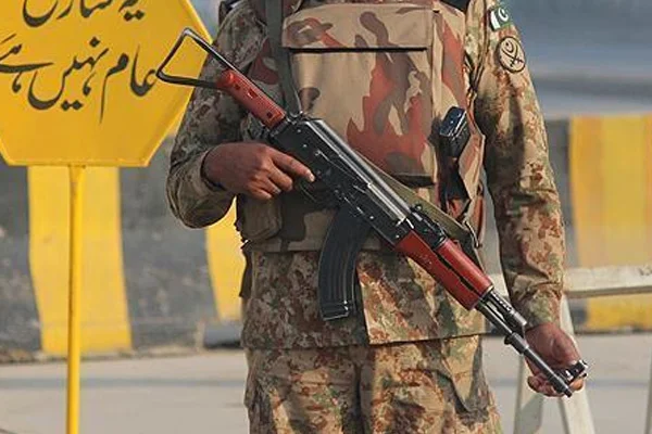 Pakistan'da cuma namazı esnasında patlama: 2 ölü 12 yaralı