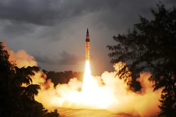 Pakistan'dan 1500 km'lik balistik füze denemesi