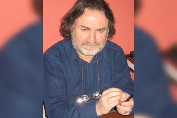 Pedofili ifadeler içeren kitabın yayıncısı teslim oldu