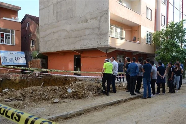 Sancaktepe'de 3 katlı bina boşaltıldı