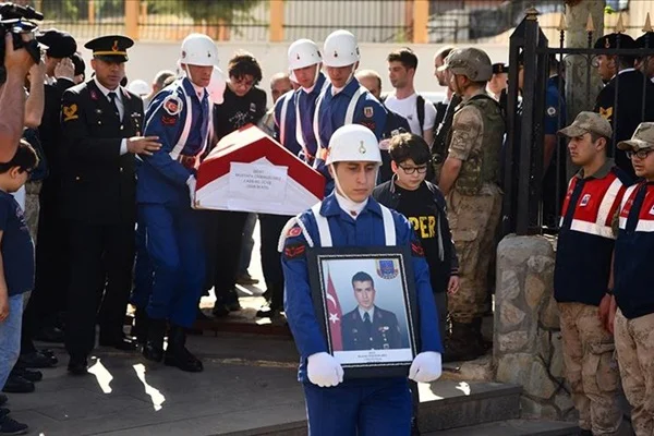 Şehit Astsubay Mustafa Gidergelmez'in cenazesi toprağa verildi