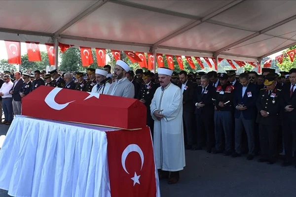 Şehit polis son yolculuğuna uğurlandı