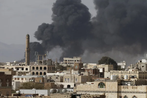 Suudiler yine Yemen'i vurdu: 4'ü çocuk 13 sivil öldü