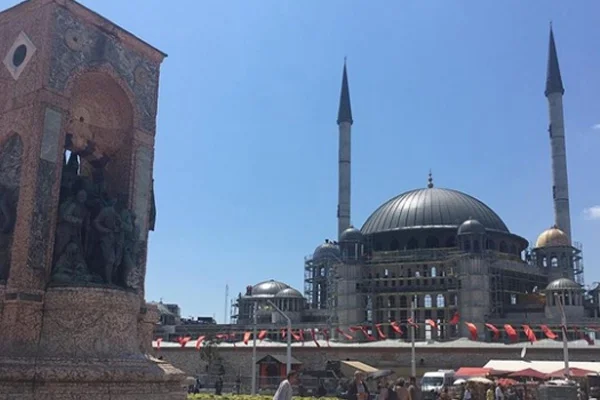 Taksim Camii'nde sona doğru