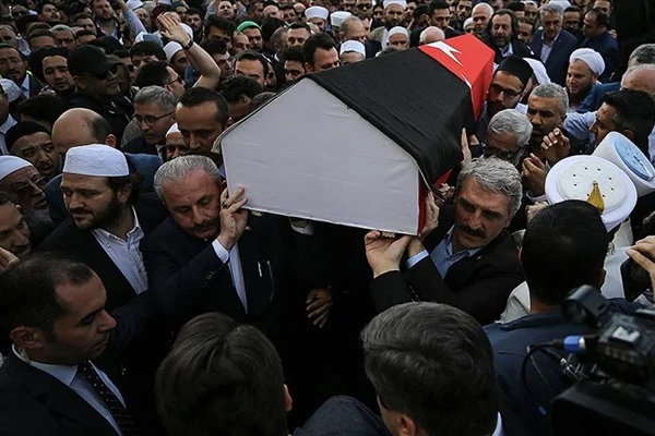 Tarihçi Kadir Mısıroğlu, son yolculuğuna uğurlandı