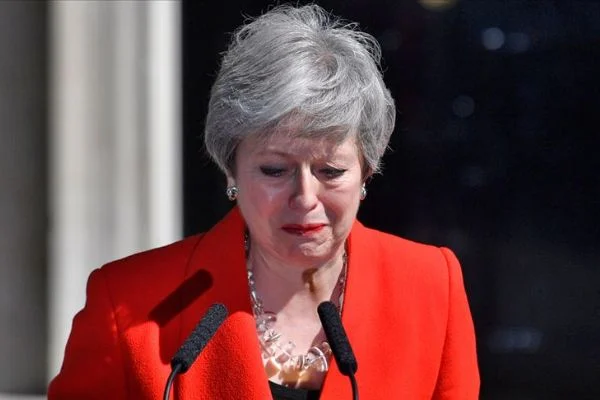 Theresa May'in istifa gözyaşları