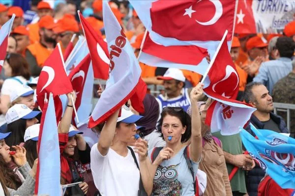 TÜRK-İŞ 1 Mayıs'ı Kocaeli'de kutluyor
