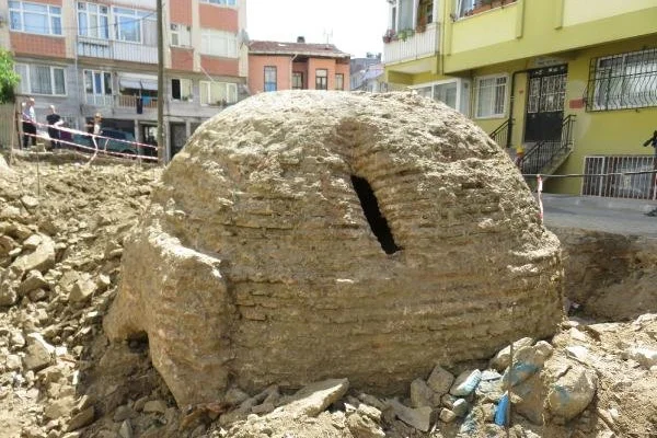 Üsküdar'da temel kazısında tarihi kalıntılar bulundu