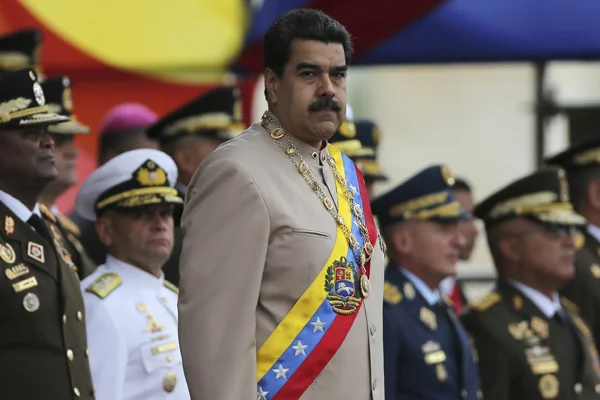 Venezuela'da darbe sonrası ihraçlar başladı